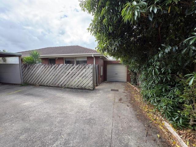 FRESHLY PAINTED THROUGHOUT Immaculate 3 bedroom rear unit