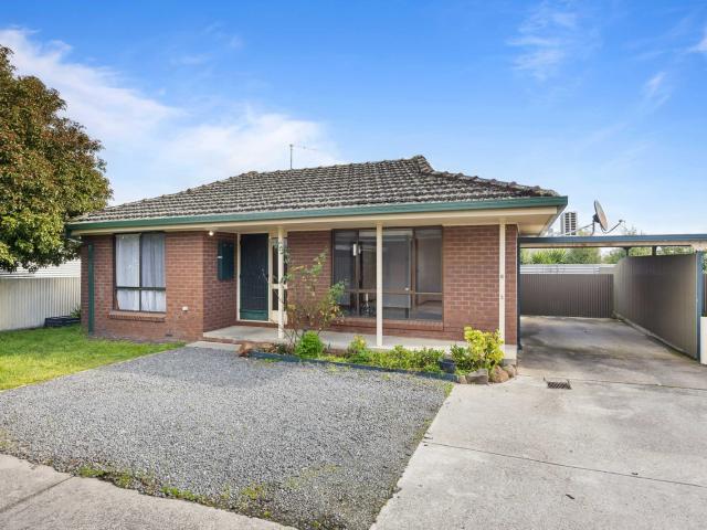 Freshly Painted Unit in a Highly Convenient Location!
