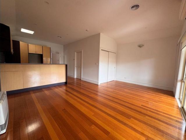 FRESHLY PAINTED VICTORIAN WITH TWO LIVING AREAS