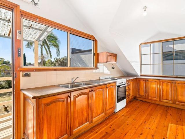 Freshly presented two bedroom flat