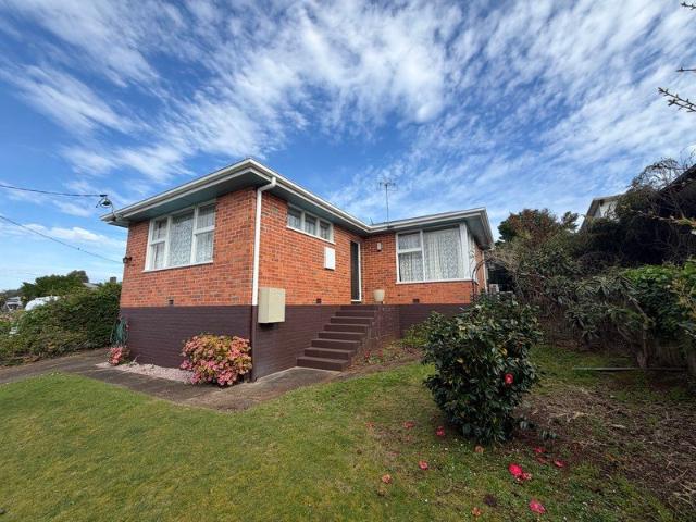 Freshly Presented Home with Rural Views