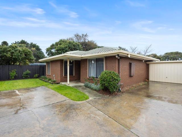 Freshly Refreshed Unit in a Prime Coastal Location