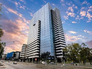 Freshly Refreshed Apartment with Spectacular Views & Exceptional Lifestyle