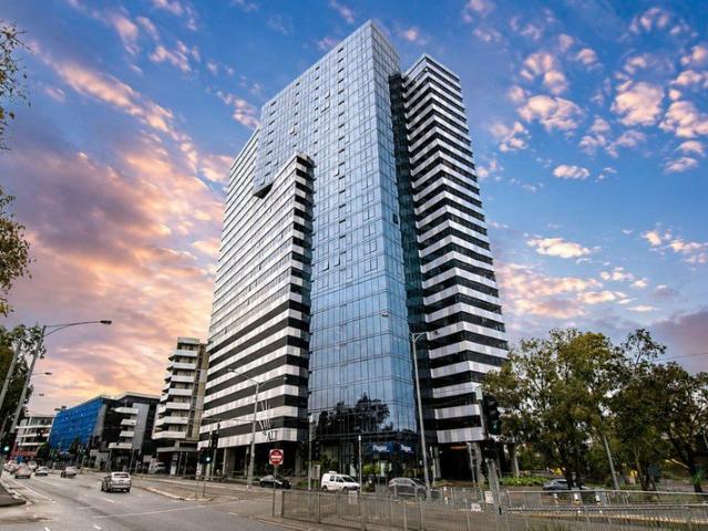 Freshly Refreshed Apartment with Spectacular Views & Exceptional Lifestyle