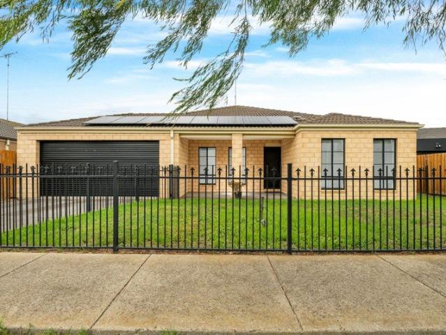 Freshly Refreshed Family Living on a Rare 867m² Allotment