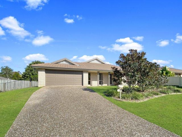 Freshly refurbished family home in Glass House Mountains