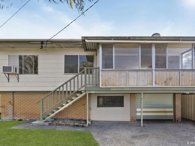 Freshly Refurbished Family Home with Huge Backyard & Entertainer's Deck