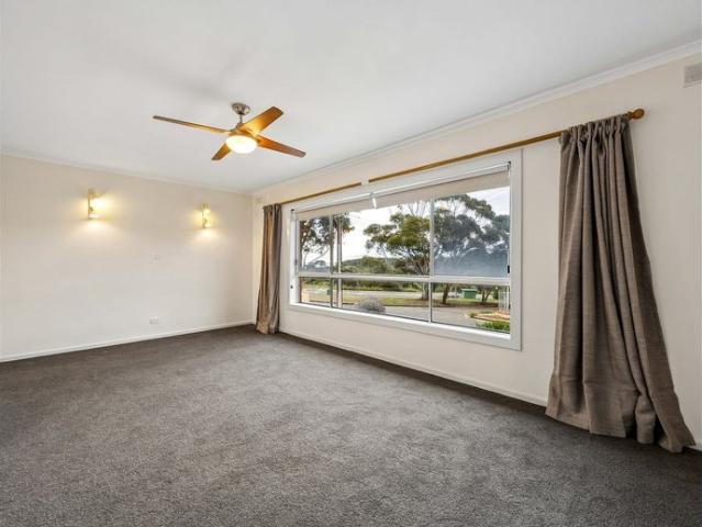 Freshly Refurbished Home Near The Beach