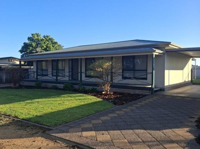 Freshly Refurbished lovely and light three bedroom home near Loxton High