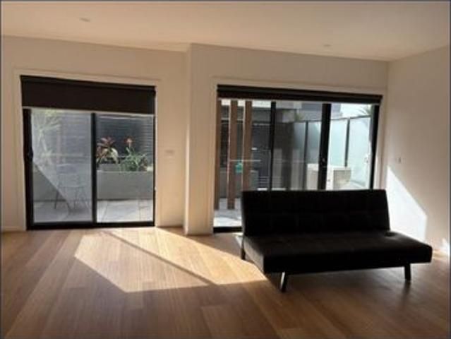 Freshly refurbished Townhouse