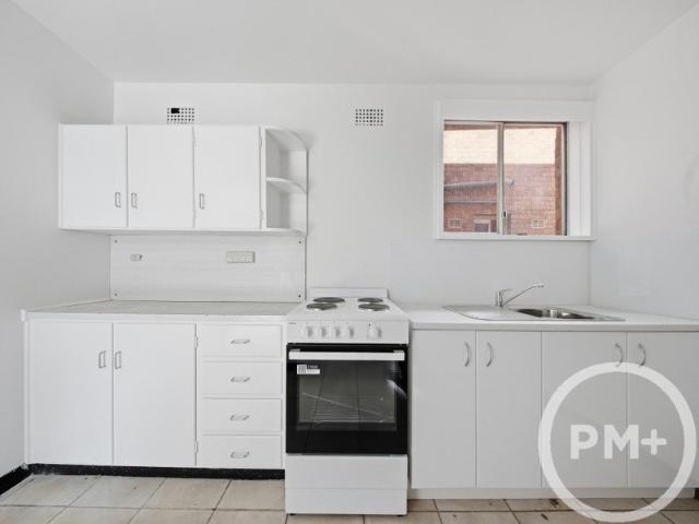 Freshly Refurbished Unit in a Handy Location