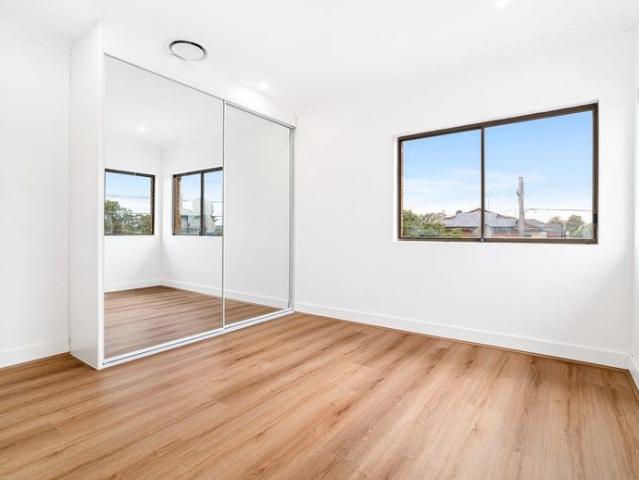 Freshly Refurbished 4 Bedroom Unit Central location