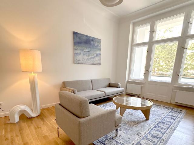 Freshly renovated 4 room apartment with balcony stylishly furnished in Berlin Tempelhof