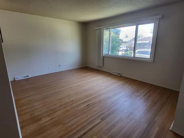 Freshly renovated 2 BEDR, CLOSE TO TRANSIT & CITY CENTRE