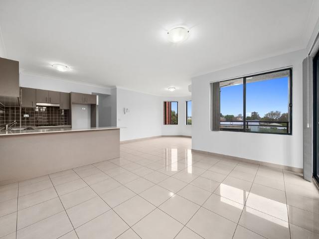 Freshly Renovated 2 Bedroom Apartment with a Single Lock Up Garage!