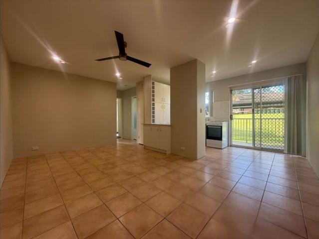 Freshly Renovated 2 Bedroom Ground Floor Unit !
