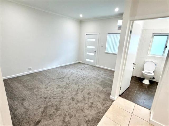 Freshly Renovated 2 Bedroom flat with Tandem Parking