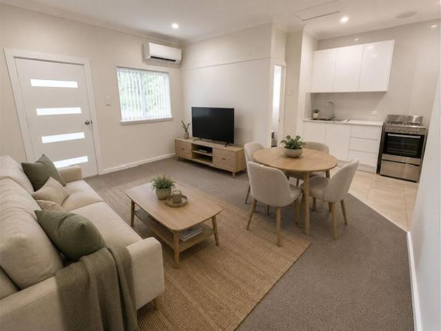 Freshly Renovated 2 Bedroom flat with Tandem Parking