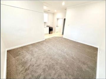 Freshly Renovated 2 Bedroom flat with Tandem Parking