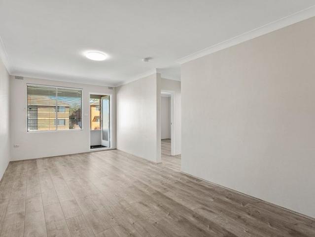 Freshly Renovated 2 Bedroom Unit