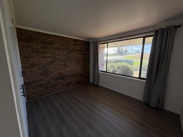 FRESHLY RENOVATED 2 BEDROOM UNIT