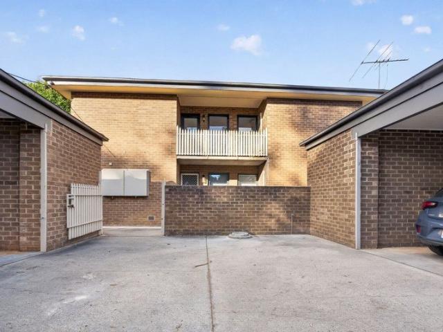 Freshly Renovated 2 Bedroom Unit in a Convenient North Albury Location