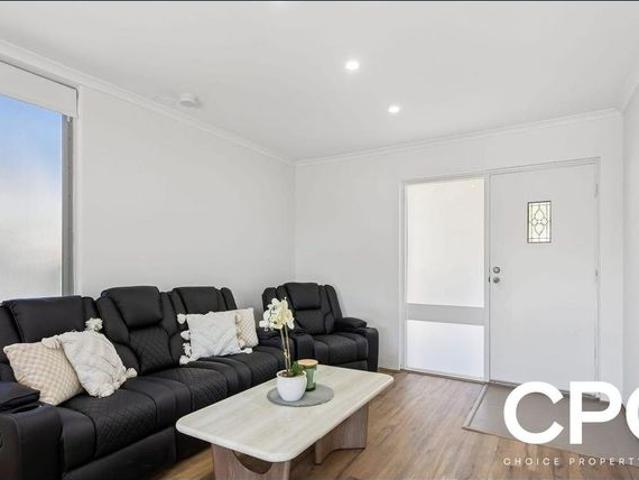 Freshly Renovated 2 Bedroom Unit in Prime Location