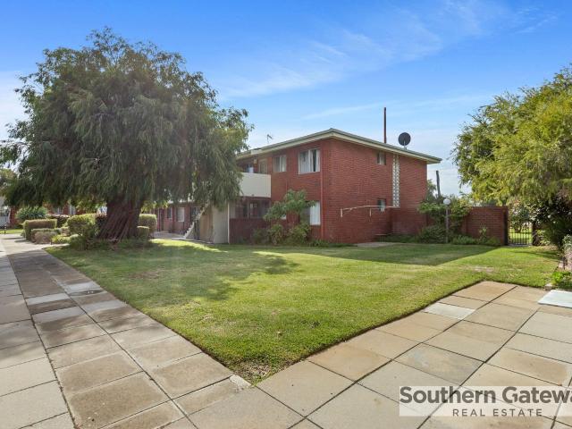 Freshly renovated 2 bedroom unit ready to move in!