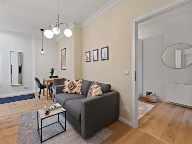 Freshly renovated 2 room flat in the Samariterkiez Friedrichshain