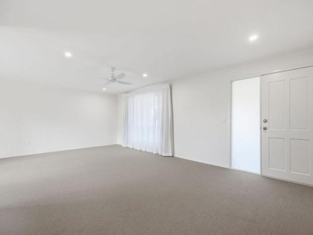 Freshly Renovated 3 Bedroom Home Close to Beaches & Shops!