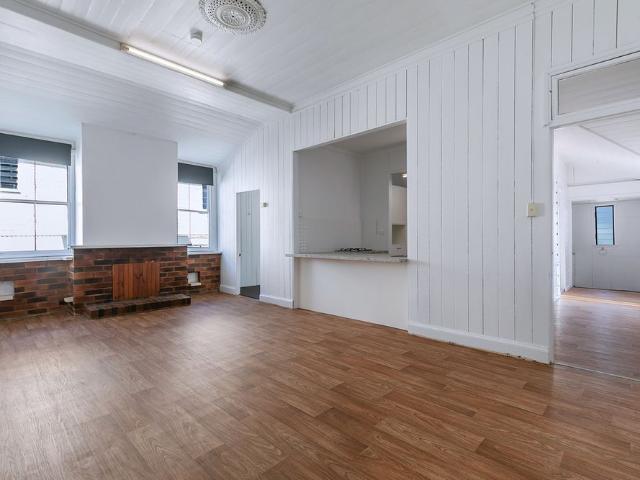 Freshly Renovated 3 Bedroom Unit with Cottage Charm