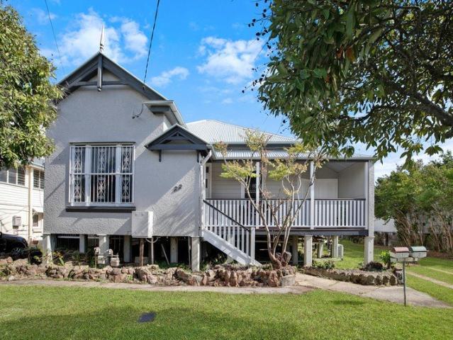 Freshly Renovated 3 Bedroom Unit with Cottage Charm