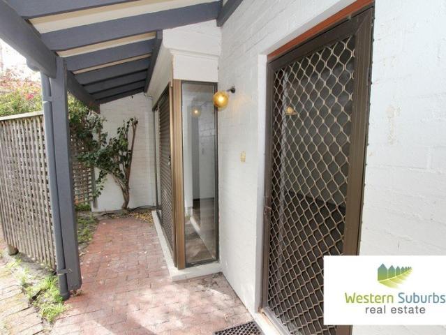 Freshly renovated 3brm townhouse almost on the doorstep to UWA