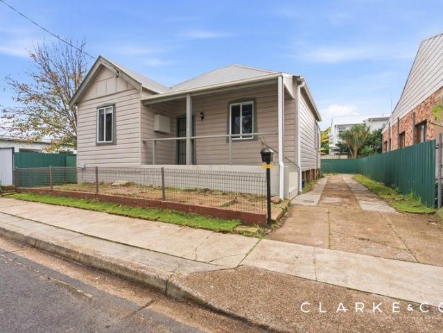 FRESHLY RENOVATED THREE BEDROOM HOME IN THE HEART OF MAITLAND!