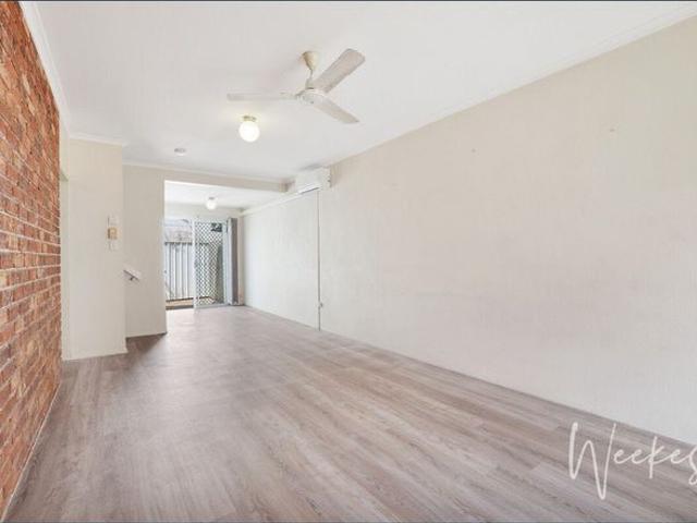 FRESHLY RENOVATED TOWNHOUSE!
