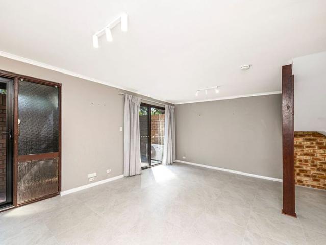 Freshly Renovated Townhouse in a Great Como Location
