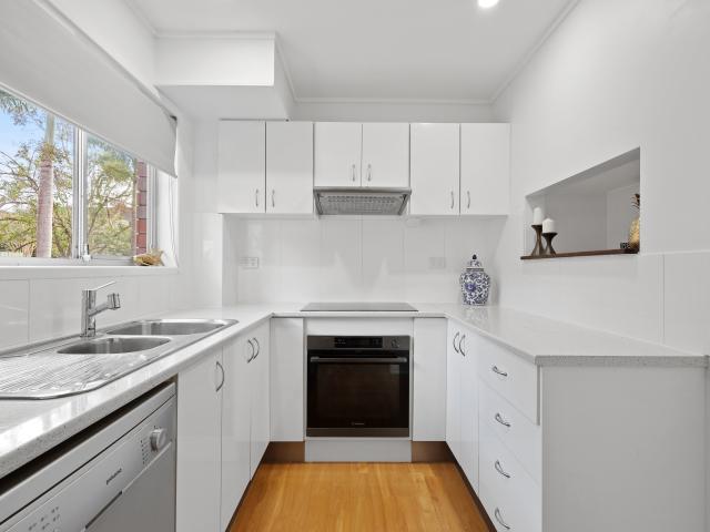 Freshly Renovated Townhouse in a Prime Location Move Straight In!