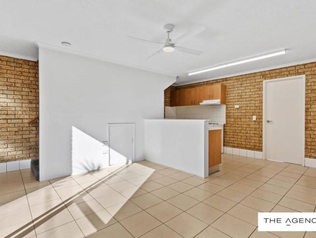 Freshly Renovated Townhouse in Prime Tweed Heads West Location