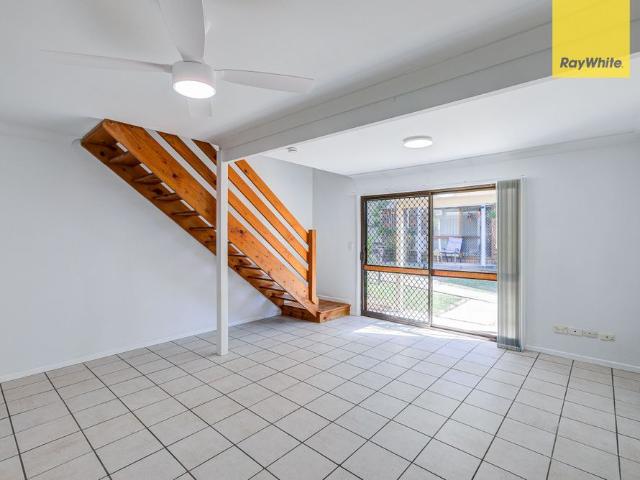 Freshly Renovated Townhouse Living in the Heart of Woodridge