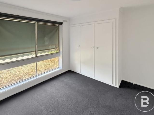 FRESHLY RENOVATED TWO BEDROOM UNIT IN WENDOUREE