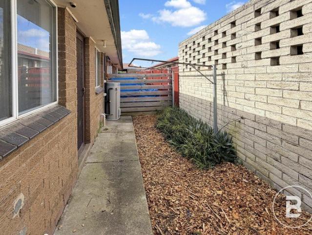FRESHLY RENOVATED TWO BEDROOM UNIT IN WENDOUREE