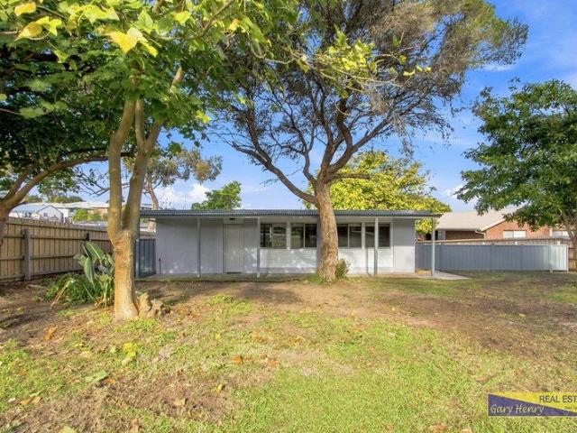 Freshly Renovated Two Bedroom Home in Popular Lakes Entrance