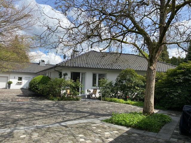 Freshly renovated two room flat on villa plot, new furniture, 20 minutes from Düsseldorf and Essen, Ratingen Amsterdam Apartments for Rent