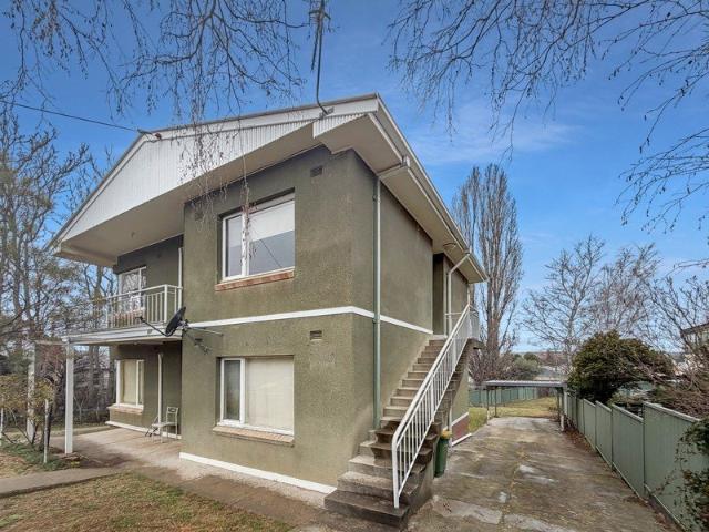 Freshly Renovated Unit In Central Cooma