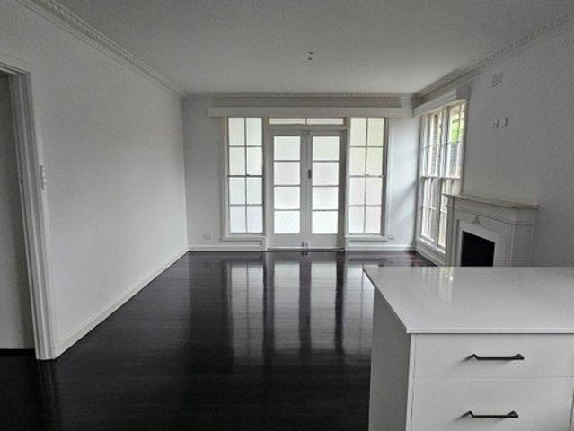 Freshly Renovated unit in Prime Werribee Location