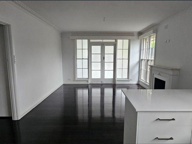 Freshly Renovated unit in Prime Werribee Location