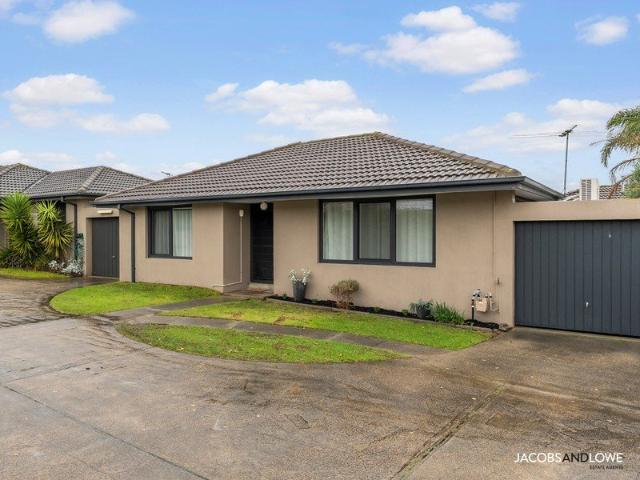 Freshly Renovated Unit Just Moments from Fishermans Beach