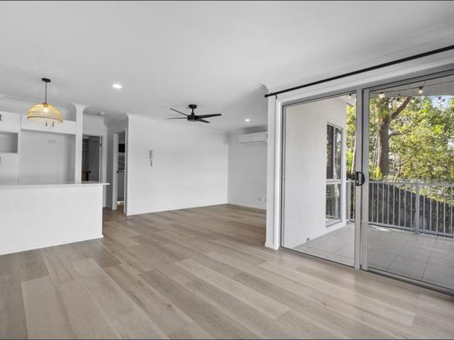 Freshly Renovated Unit with Mountain Views