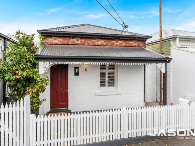 Freshly Renovated Victorian style Home in Brunswick!
