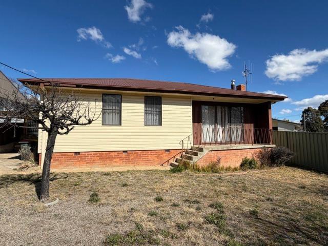 Freshly Renovated Well Maintained 3 Bedroom House In Sort After Denison Street
